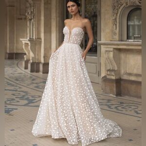 Pronovias Hopkins Wedding Dress in Ivory